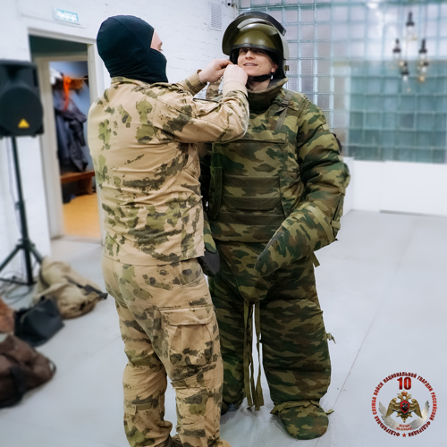 Новгородские росгвардейцы провели урок мужества с молодежью города