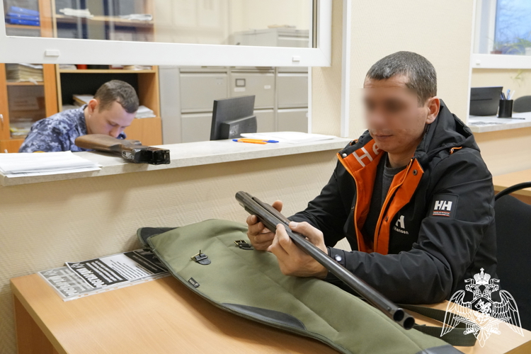 Сотрудники подразделений государственного контроля и лицензионно-разрешительной работы празднуют 57-летие со дня образования службы