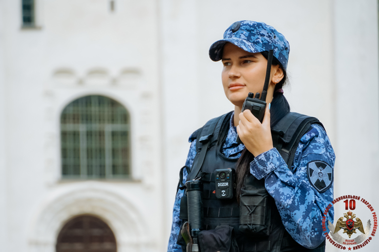 Новгородские росгвардейцы задержали подозреваемую в совершении правонарушения