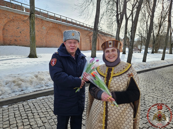 В Новгородской области росгвардейцы провели акцию «8 Марта – день красоты и радости!»
