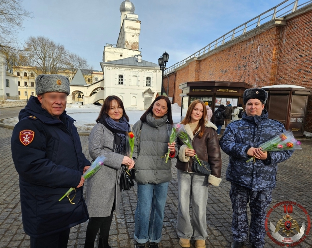 В Новгородской области росгвардейцы провели акцию «8 Марта – день красоты и радости!»