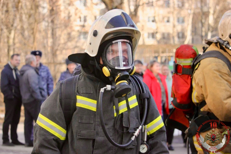 В Великом Новгороде росгвардейцы провели совместное пожарно-тактическое учение с сотрудниками регионального МЧС России