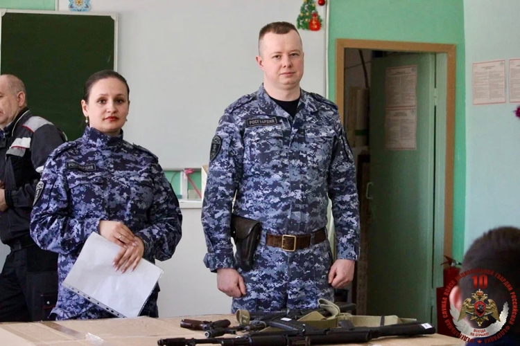 Сотрудники вневедомственной охраны провели познавательное занятие для школьников Новгородской области