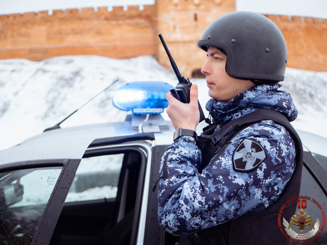 Новгородские росгвардейцы задержали мужчину