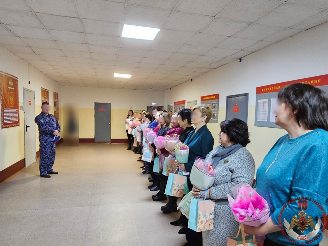 В Управлении Росгвардии по Новгородской области поздравили сотрудниц с 8 марта