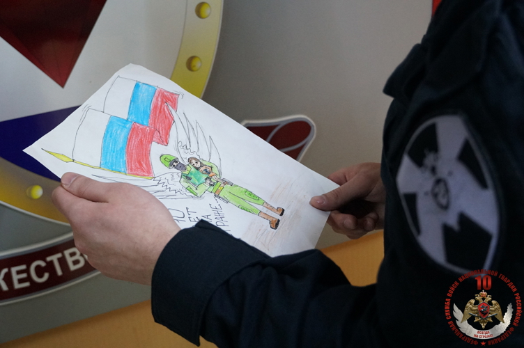 Новгородские росгвардейцы провели конкурс детского рисунка «Росгвардия - 10 лет на страже»