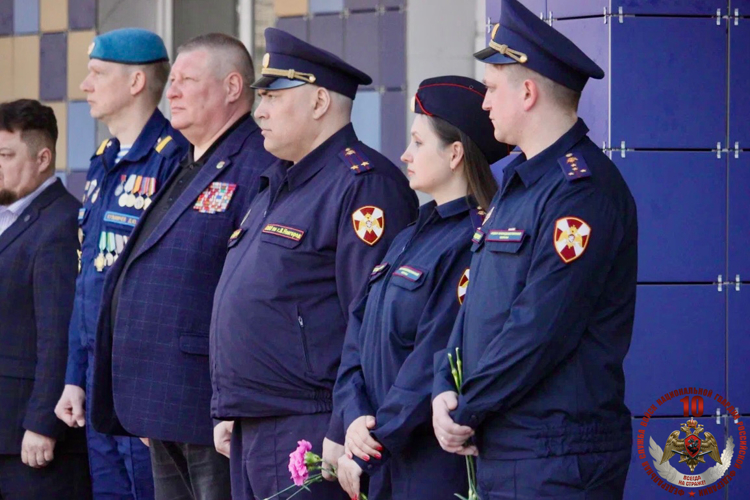 Новгородские росгвардейцы приняли участие в митинге памяти Сергея Кононова, героически погибшего при исполнении служебно-боевых задач на Северном Кавказе