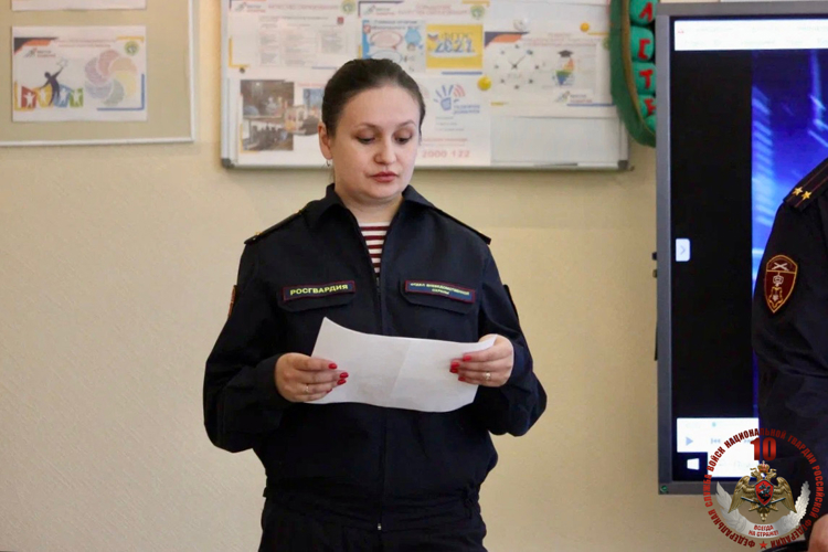 Новгородские росгвардейцы проводят комплексные  мероприятия по информированию старшеклассников о поступлении в ВУЗЫ Росгвардии