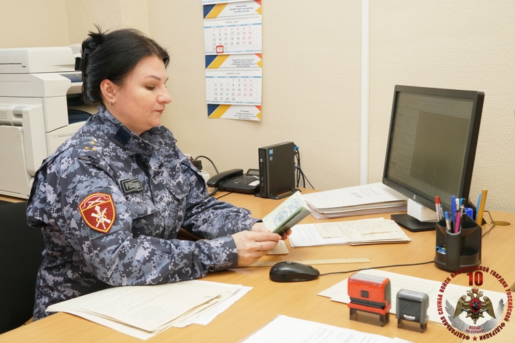 Управление Росгвардии по Новгородской области информирует о возможности передачи гражданами принадлежащего им оружия в зону выполнения СВО 