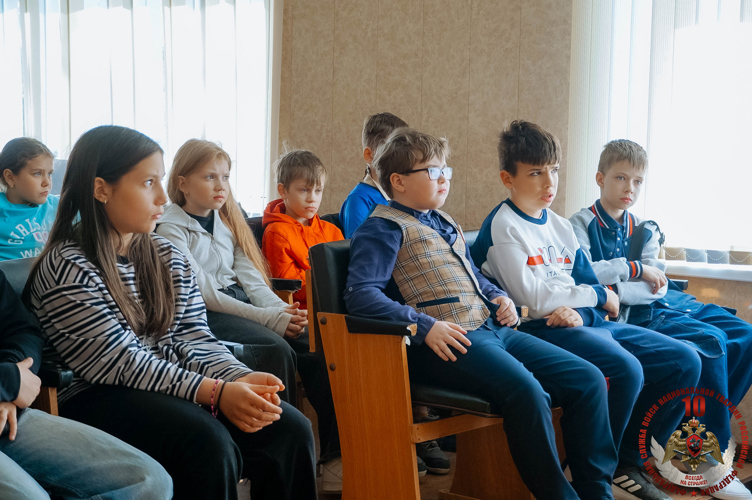 В новгородском ОМОНе Росгвардии состоялся «День открытых дверей»