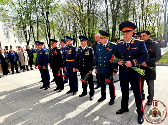 В Великом Новгороде сотрудники и военнослужащие Росгвардии  приняли участие  в мероприятиях, посвященных 81-й годовщине Победы в Великой Отечественной войне