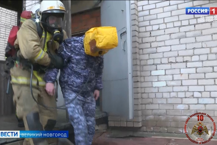 Телесюжет в программе "Вести. Великий Новгород" (ГТРК "Славия") от 21 марта 2026 года о проведении совместных пожарно-тактических учениях Росгвардии и МЧС