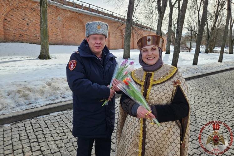 В Новгородской области росгвардейцы провели акцию «8 Марта – день красоты и радости!»