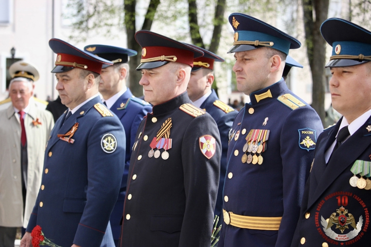 В Великом Новгороде сотрудники и военнослужащие Росгвардии  приняли участие  в мероприятиях, посвященных 81-й годовщине Победы в Великой Отечественной войне