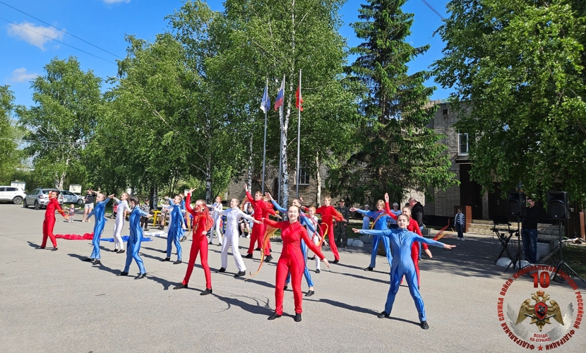 Новгородские росгвардейцы совместно с работниками «Дома молодежи»  провели семейный  спортивный праздник 
