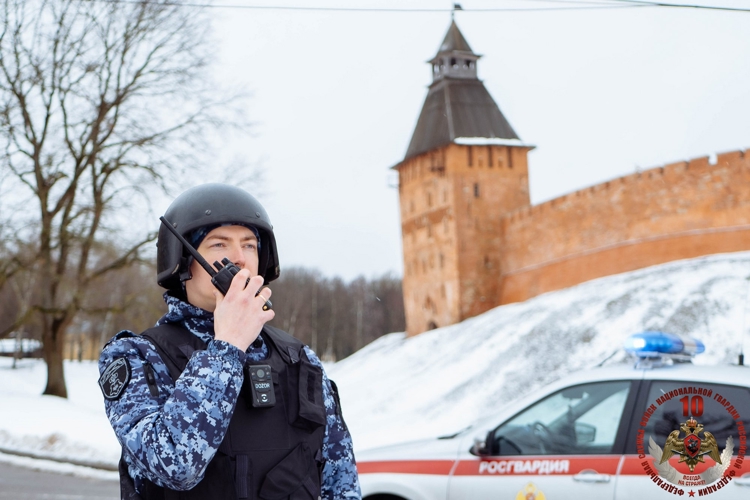 В Великом Новгороде росгвардейцы задержали нарушителей порядка