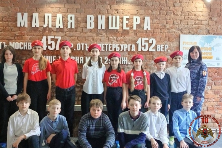 В Новгородской области росгвардейцы провели урок мужества для учащихся начальных классов