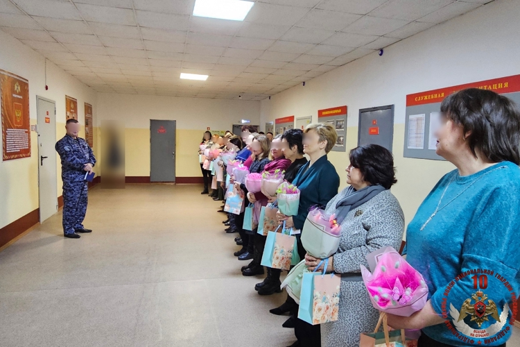 В Управлении Росгвардии по Новгородской области поздравили сотрудниц с 8 марта