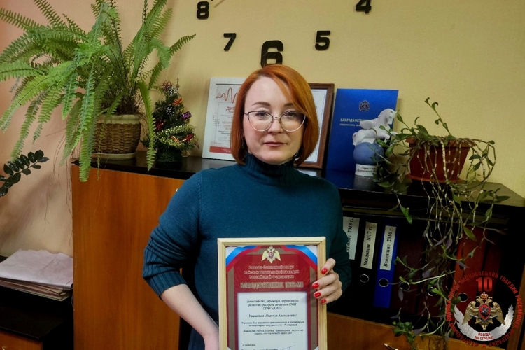 Новгородские росгвардейцы поздравили журналистов с Днем печати