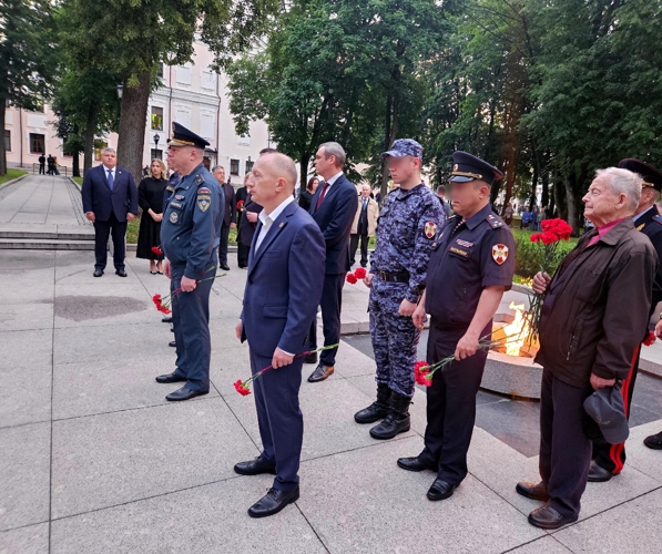 Сотрудники и военнослужащие регионального управления Росгвардии присоединились к всероссийской акции «Свеча памяти»