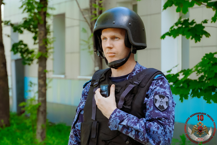 Новгородские росгвардейцы задержали женщину, похитившую товарно-материальные ценности