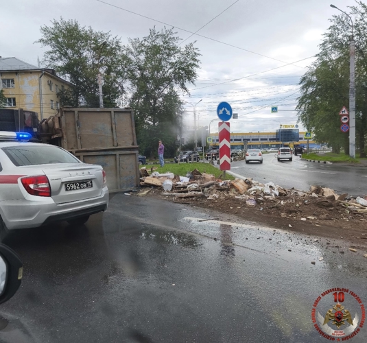 Новгородские росгвардейцы оказали помощь  при   дорожно-транспортном происшествии  
