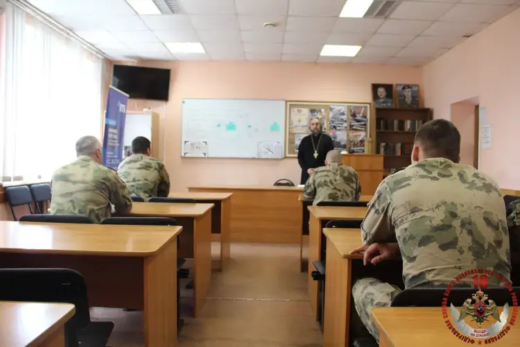 В Великом Новгороде протоиерей Сергий Мельников провел православную беседу   с сотрудниками ОМОНа Росгвардии