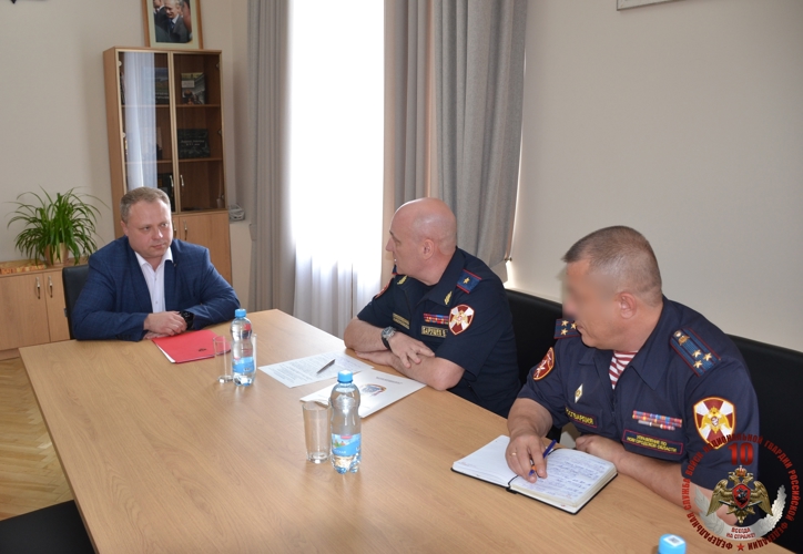 Начальник Управления Росгвардии по Новгородской области генерал-майор полиции Виктор Барушев провел рабочие встречи 