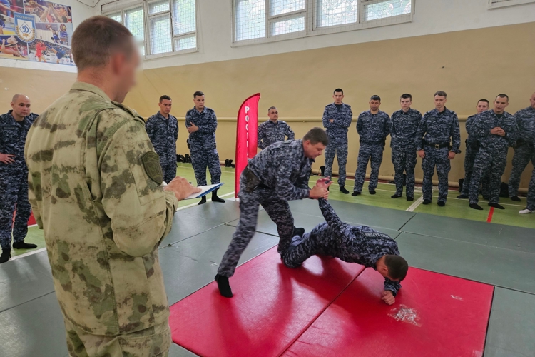 Новгородские росгвардейцы  завоевали  третье место  в Санкт-Петербурге на окружном  этапе ежегодного Всероссийского конкурса профессионального мастерства среди сотрудников вневедомственной охраны Росгвардии