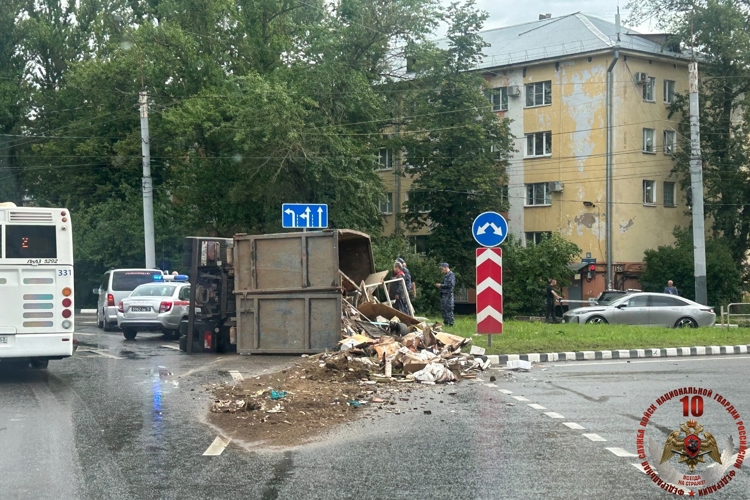 Новгородские росгвардейцы оказали помощь  при   дорожно-транспортном происшествии  