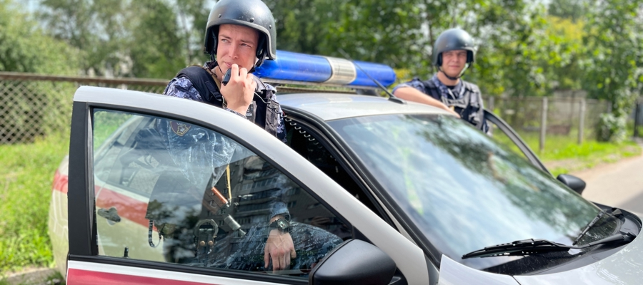 Новгородские росгвардейцы задержали мужчину