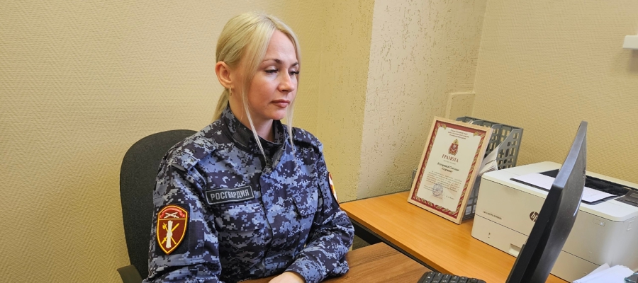 Сотрудники  отделения  лицензионно-разрешительной работы  по городу Великий Новгород и Новгородскому району провели телефонную «горячую линию»