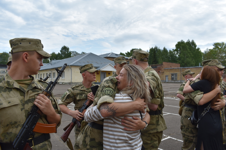 Новгородские  призывники приняли присягу в Центре подготовки личного состава Росгвардии