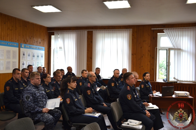 Начальник Управления Росгвардии по Новгородской области  подвел итоги служебной деятельности сотрудников вневедомственной охраны за первое полугодие 2026 года