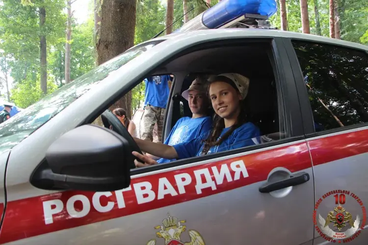 Новгородские росгвардейцы  провели уроки безопасности для воспитанников  православного лагеря  «Иверский городок»