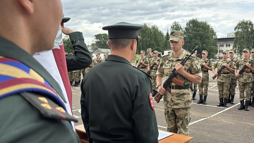 Новгородские  призывники приняли присягу в Центре подготовки личного состава Росгвардии