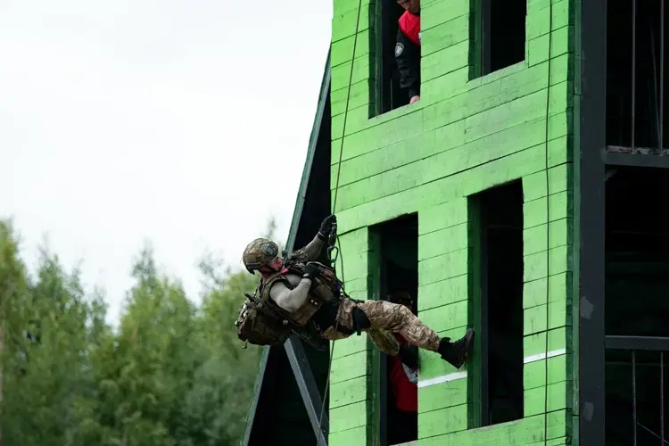 Новгородские росгвардейцы  приняли участие в испытании на право ношения знака отличия СОБР Росгвардии I степени, которые впервые прошли в Архангельске