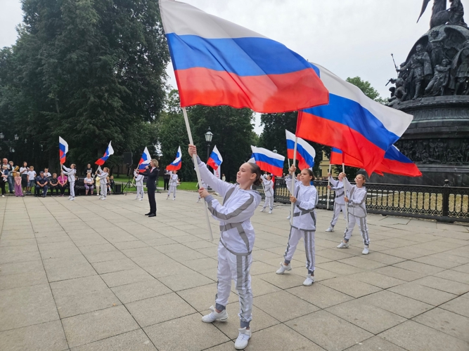 Новгородские росгвардейцы приняли участие в праздновании Дня государственного флага Российской Федерации