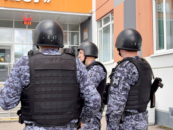 Новгородские росгвардейцы приняли участие во всероссийских учениях на объектах образования 