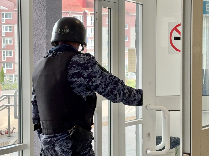 Новгородские росгвардейцы приняли участие во всероссийских учениях на объектах образования 