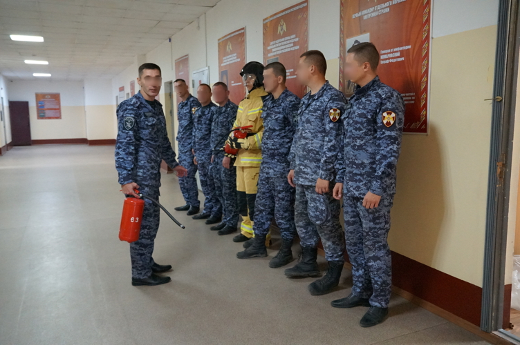 Новгородские росгвардейцы  напоминают жителям  о соблюдении правил пожарной безопасности в осенне-зимний пожароопасный период  