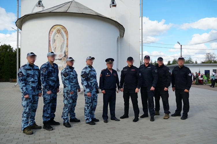 Новгородские росгвардейцы приняли участие в Дне памяти перенесения мощей благоверного великого князя Александра Невского в схиме Алексия 