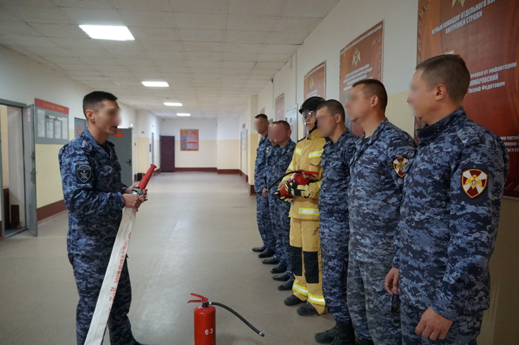 Новгородские росгвардейцы  напоминают жителям  о соблюдении правил пожарной безопасности в осенне-зимний пожароопасный период  