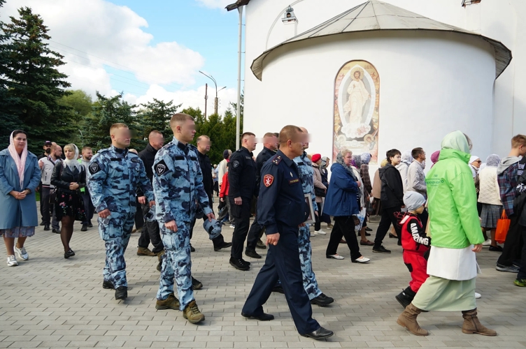 Новгородские росгвардейцы приняли участие в Дне памяти перенесения мощей благоверного великого князя Александра Невского в схиме Алексия 