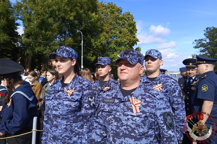Новгородские росгвардейцы приняли участие в митинге, посвященном Дню солидарности в борьбе с терроризмом