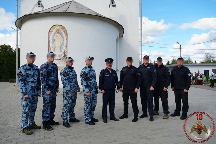 Новгородские росгвардейцы приняли участие в Дне памяти перенесения мощей благоверного великого князя Александра Невского в схиме Алексия 