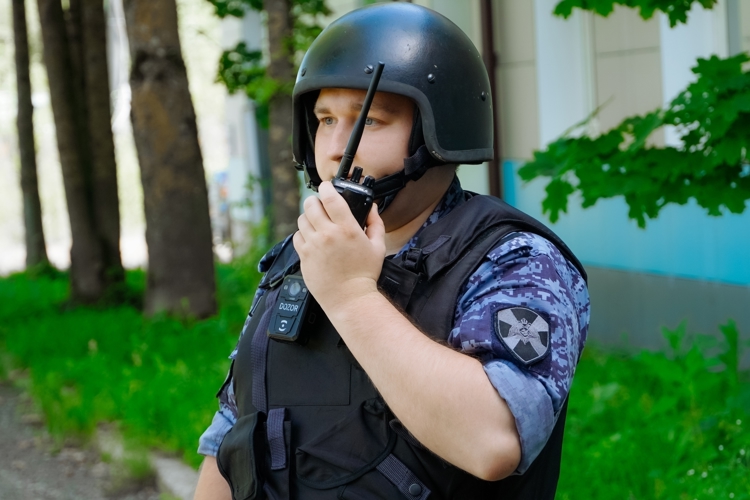 Новгородские росгвардейцы задержали мужчину в розыске