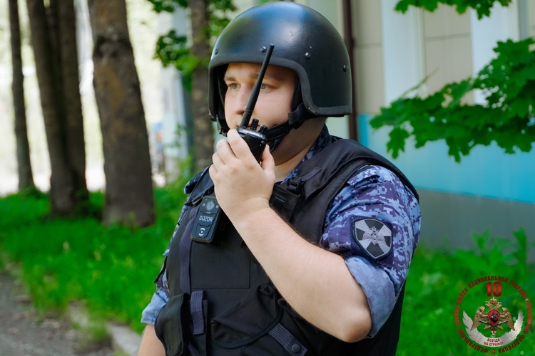 Новгородские росгвардейцы задержали мужчину в розыске