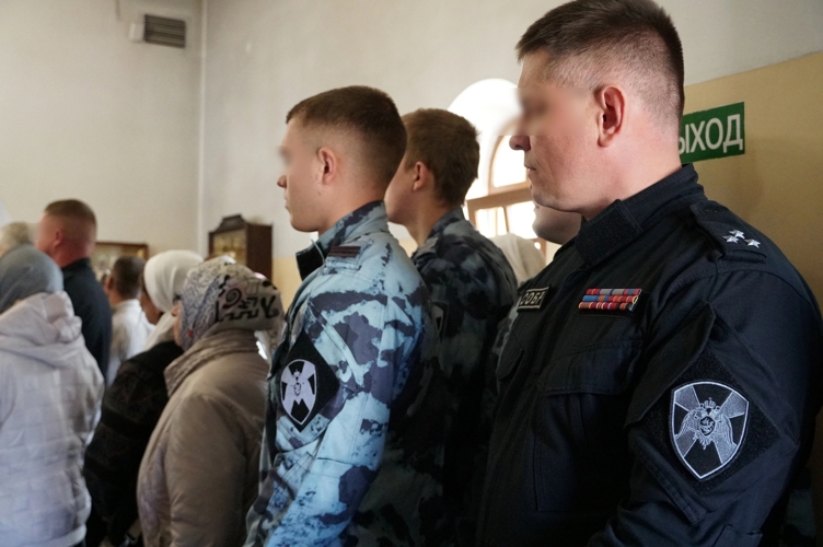 Новгородские росгвардейцы приняли участие в Дне памяти перенесения мощей благоверного великого князя Александра Невского в схиме Алексия 