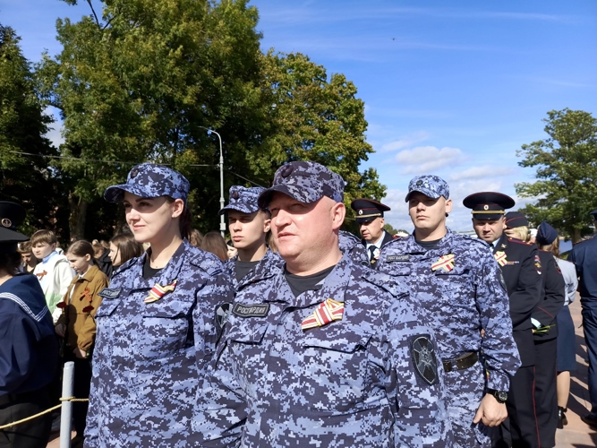 Новгородские росгвардейцы приняли участие в митинге, посвященном Дню солидарности в борьбе с терроризмом